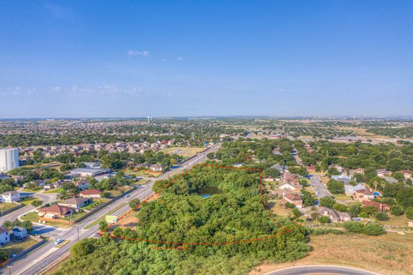 648 W County Line Rd, New Braunfels, TX 78130